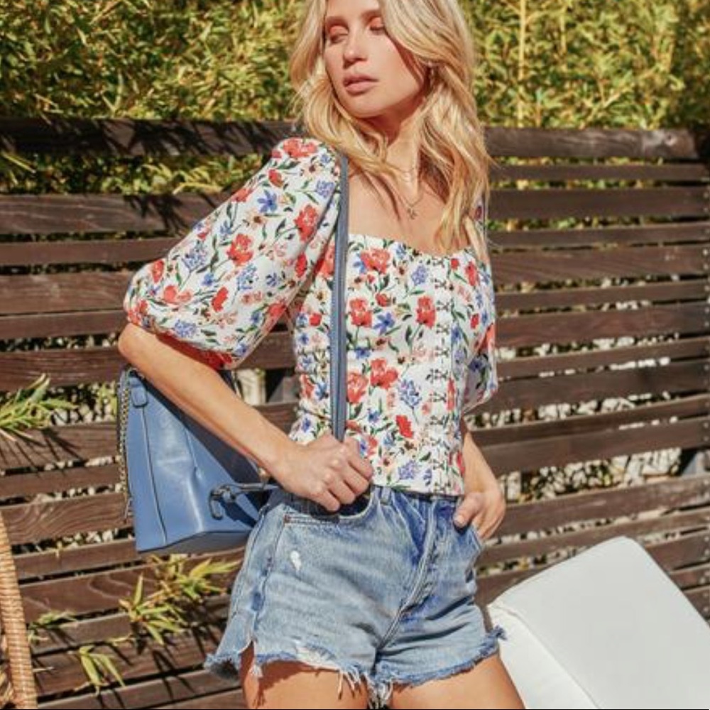 ASTR the Label hook and eye floral top